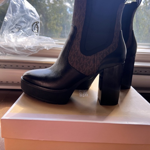 MICHAEL Michael Kors Womens Cramer Bootie Leather Almond Toe Ankle Fashion Boots - Picture 4 of 4